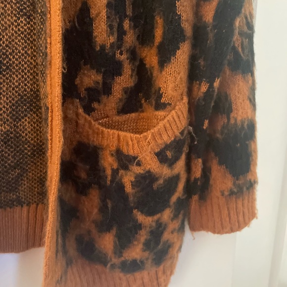 Forever 21 Leopard Print Oversized Cardigan, size L - Picture 2 of 7